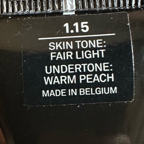 Smashbox Skin Full Coverage 24 Hour Foundation-1.15 Fair Light Warm Peach - Picture 4 of 4